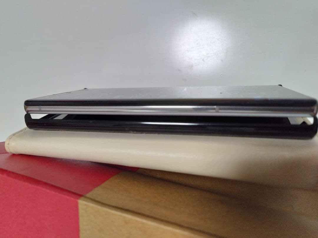 arrows NX9　F-52A docomo 5G　ホワイト