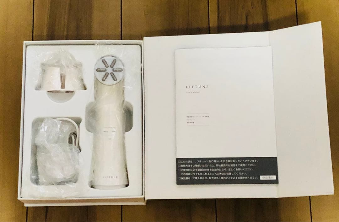 LIFTUNE リフチュン 美顔器 ホワイト 充電ケーブル・アタッチメント付き