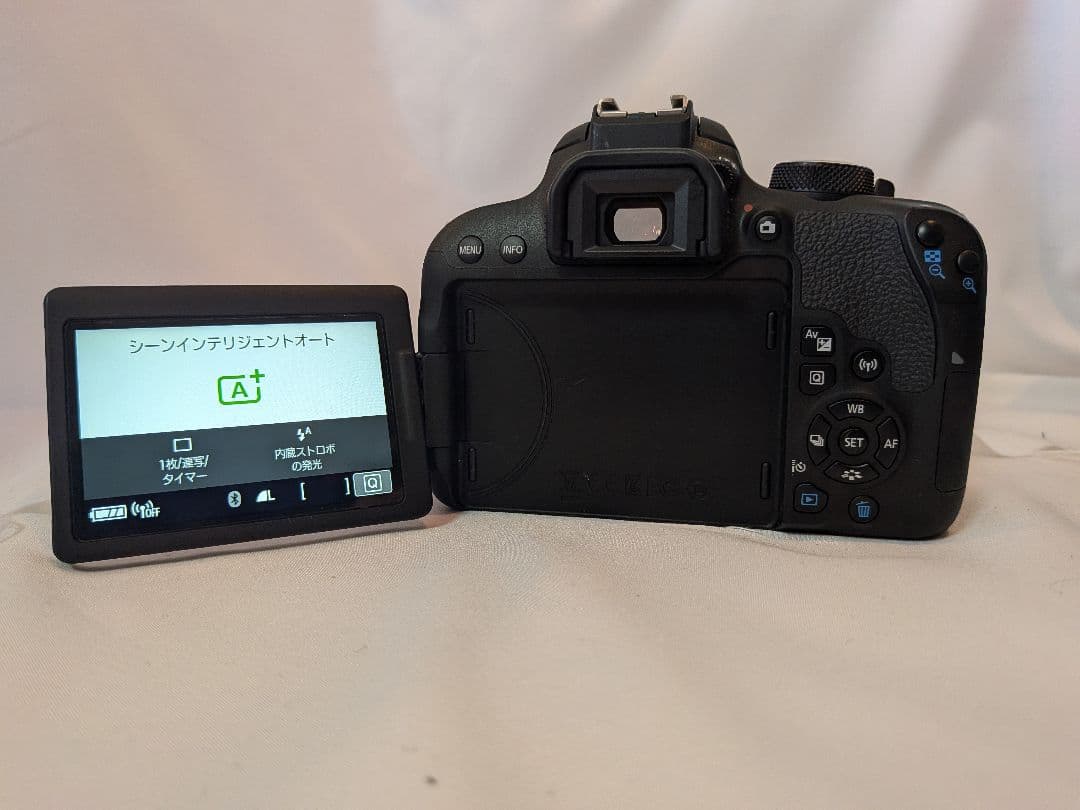 極美品♥Canon EOS Kiss X9i☆トリプルレンズ☆新品バッグ&SD付