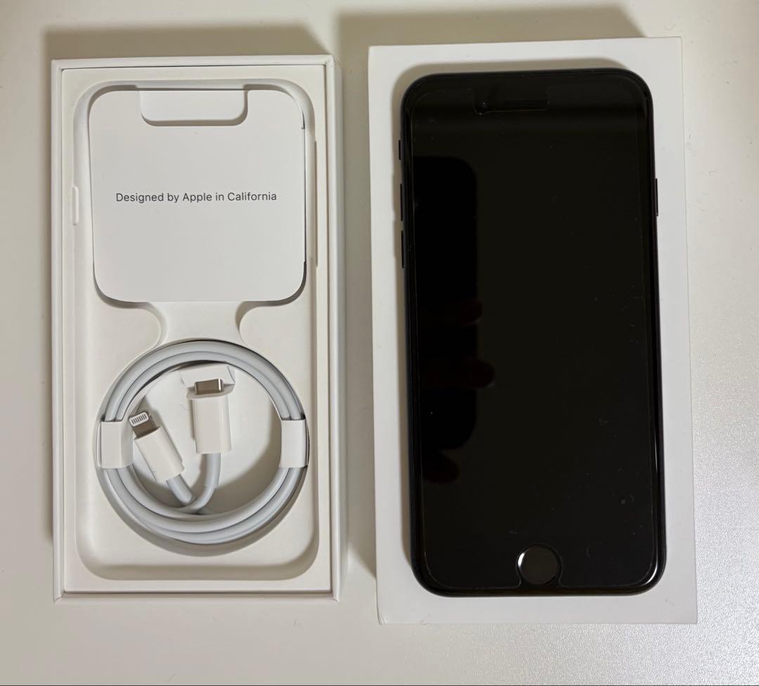 iPhone SE (第3世代) ブラック + ケーブル