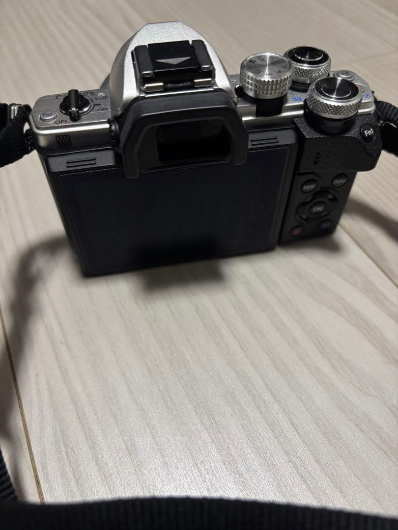 OLYMPUS OM-D E-M10 ミラーレス一眼カメラ