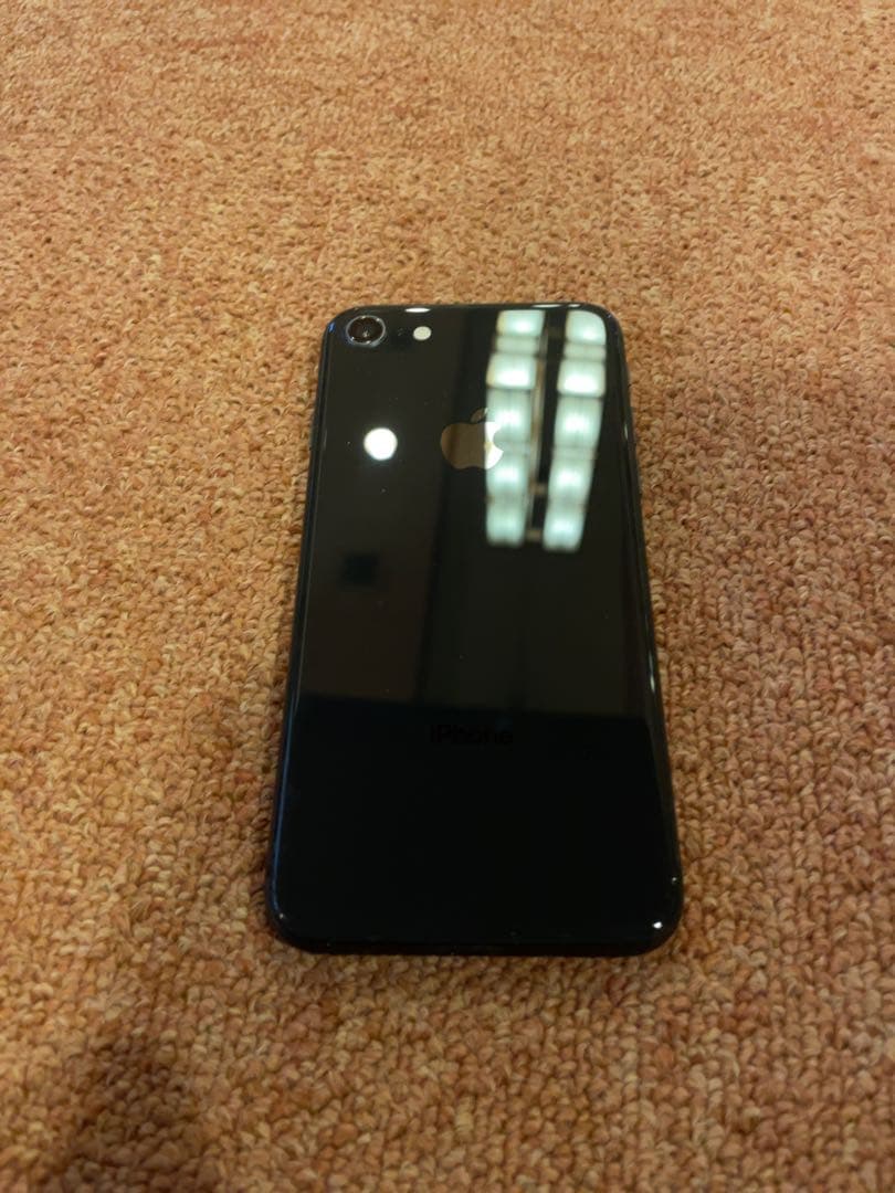 【超美品】iPhone 8 64gb simフリー