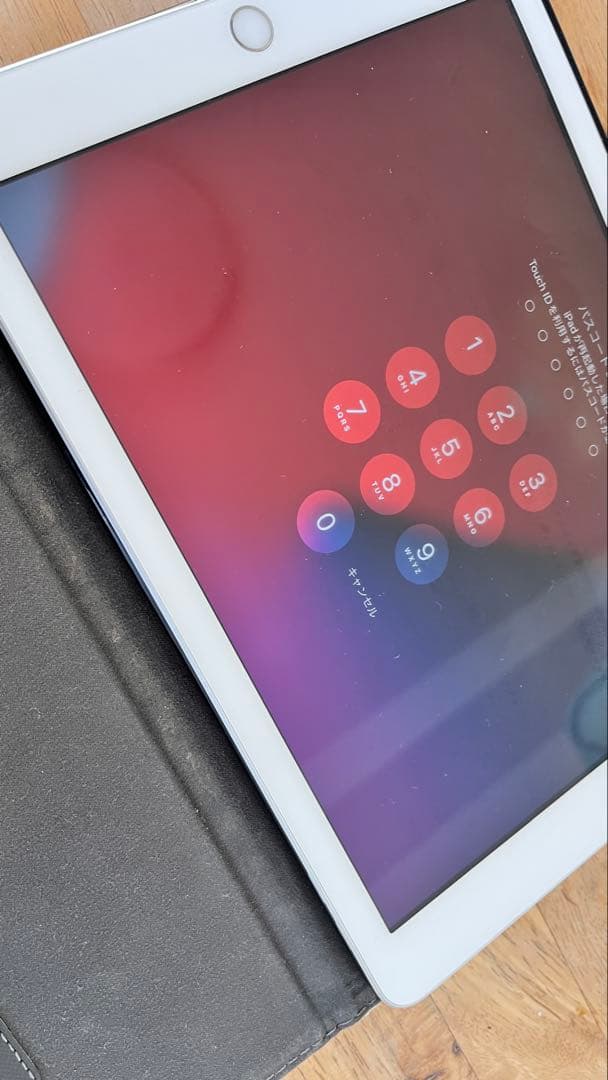 Apple iPad (第6世代) ホワイト 花柄カバー付き