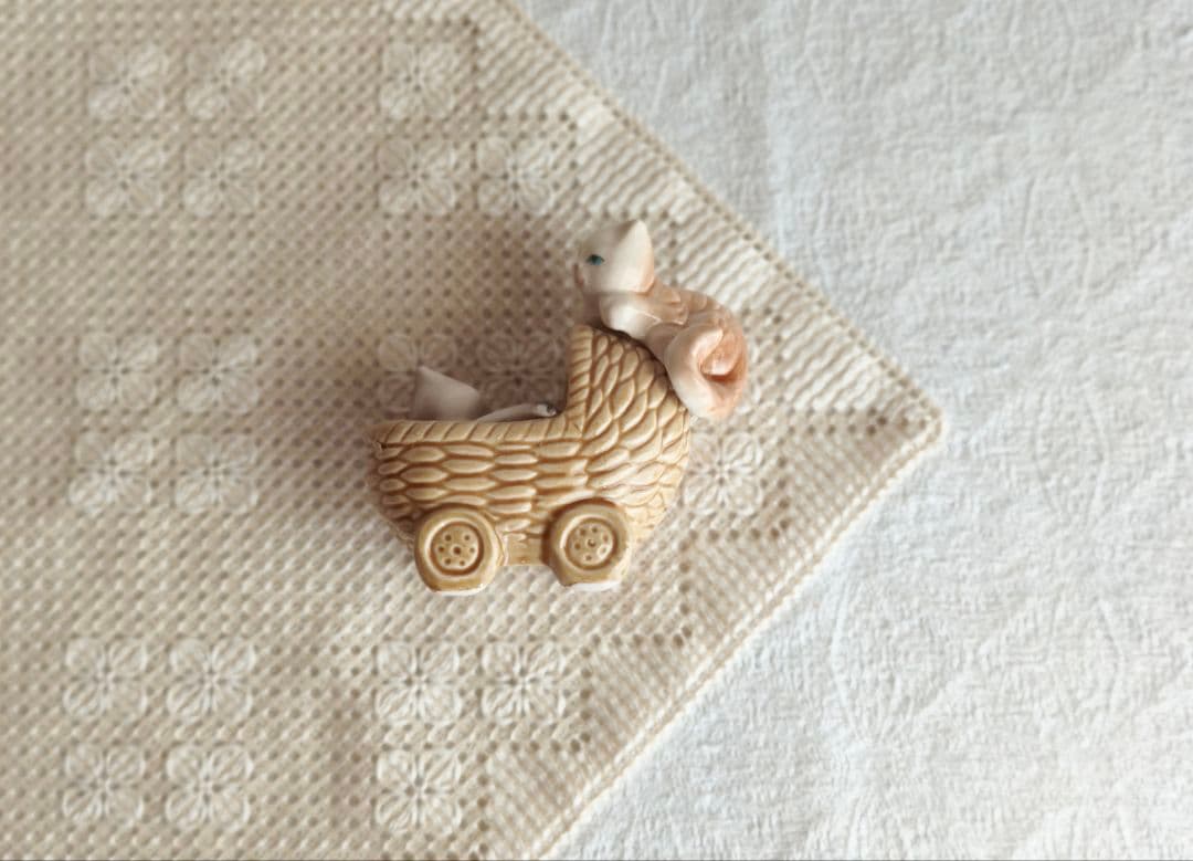 * pottery cats ୨୧* カゴのベビーカーに入った ネコちゃんたち