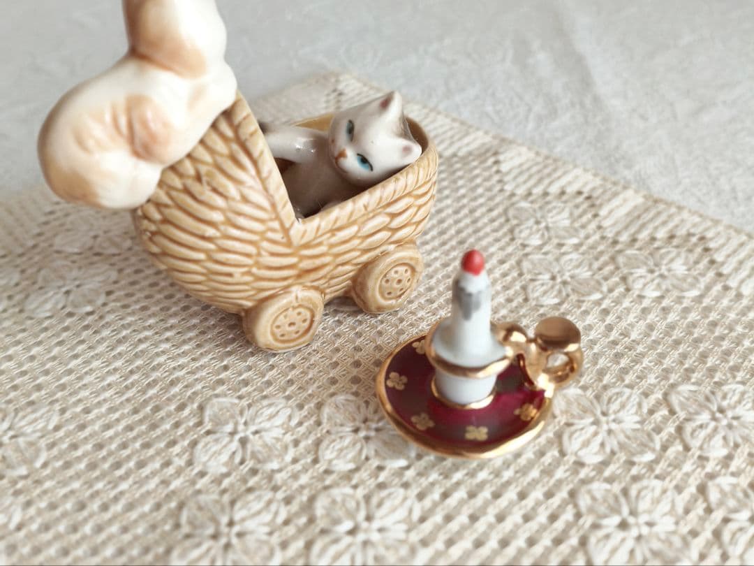 * pottery cats ୨୧* カゴのベビーカーに入った ネコちゃんたち