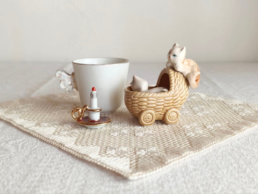 * pottery cats ୨୧* カゴのベビーカーに入った ネコちゃんたち