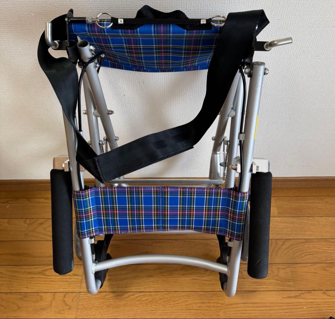 軽量　コンパクト車椅子　折りたたみ
