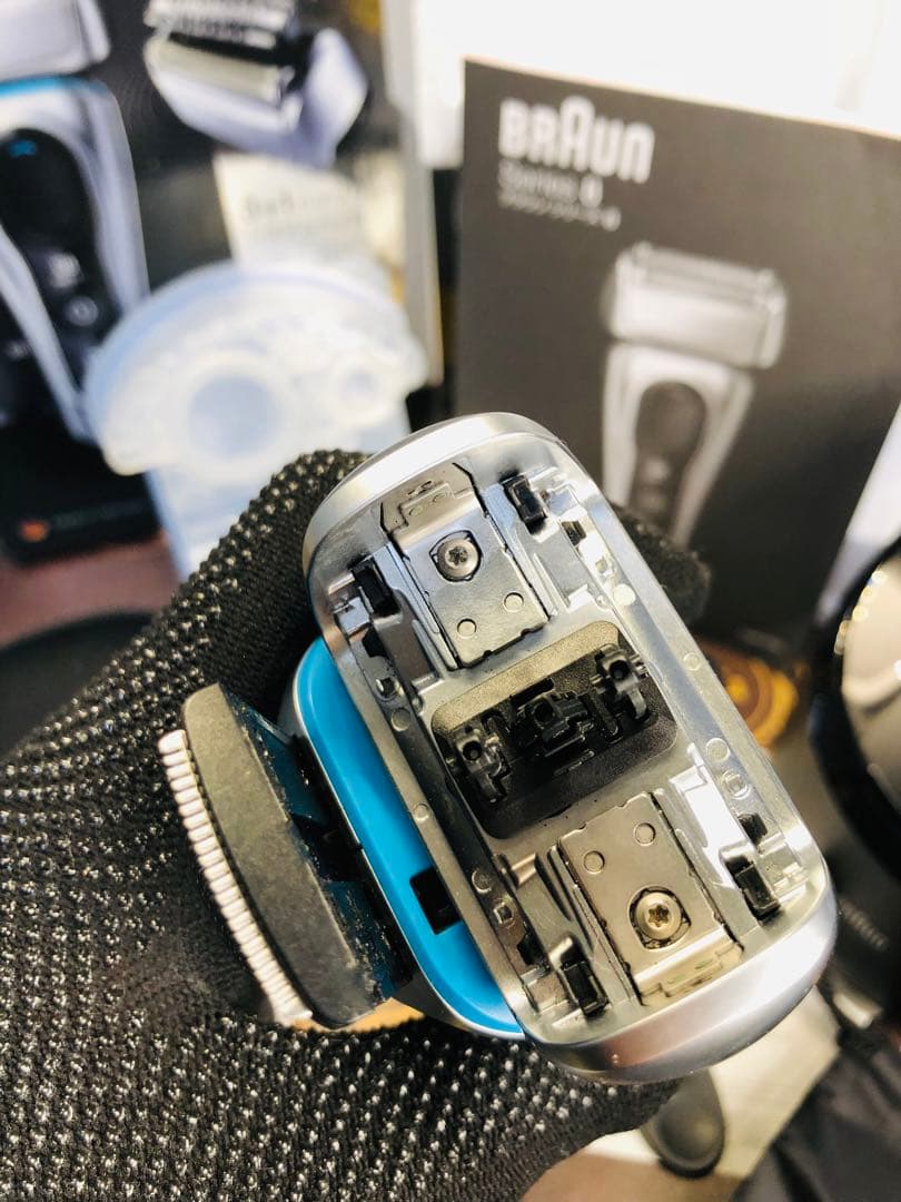 【美品】BRAUNSeries 8 8390cc-Vブラウンメンズ電気シェーバー