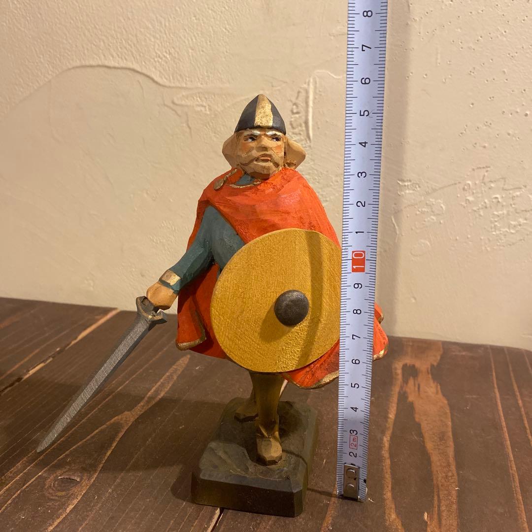 ノルウェー　剣士木彫　人形　HENNING Wood Carving へニング