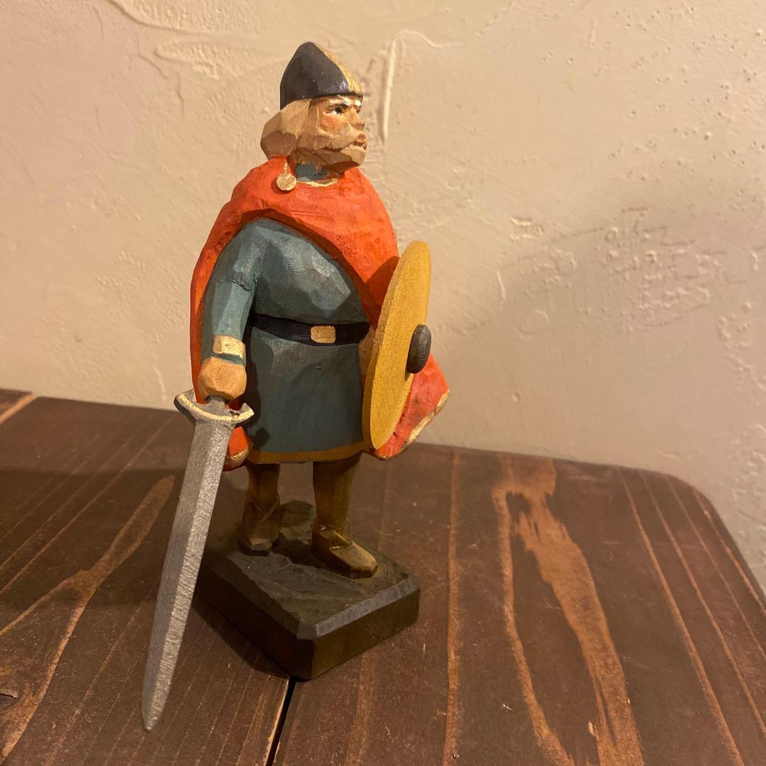 ノルウェー　剣士木彫　人形　HENNING Wood Carving へニング