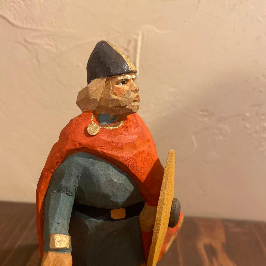 ノルウェー　剣士木彫　人形　HENNING Wood Carving へニング