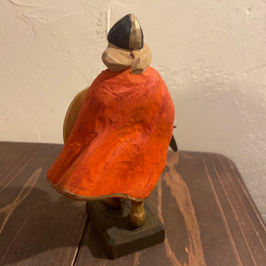 ノルウェー　剣士木彫　人形　HENNING Wood Carving へニング