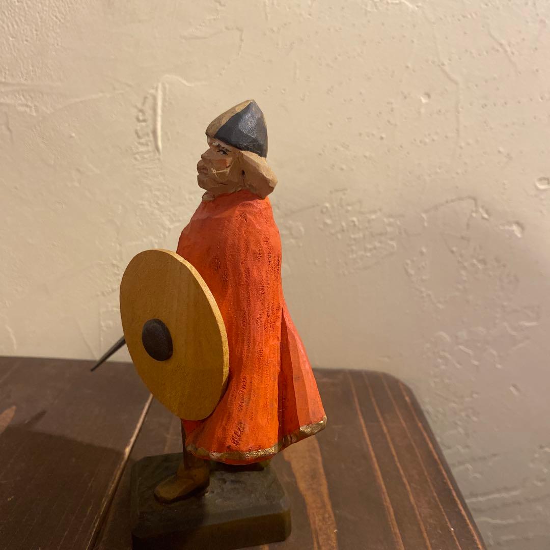 ノルウェー　剣士木彫　人形　HENNING Wood Carving へニング