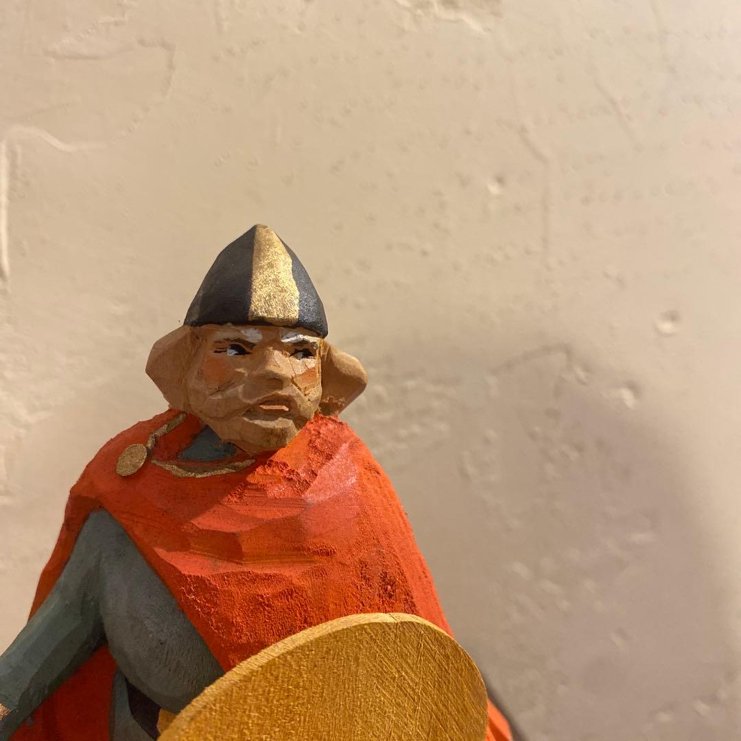 ノルウェー　剣士木彫　人形　HENNING Wood Carving へニング