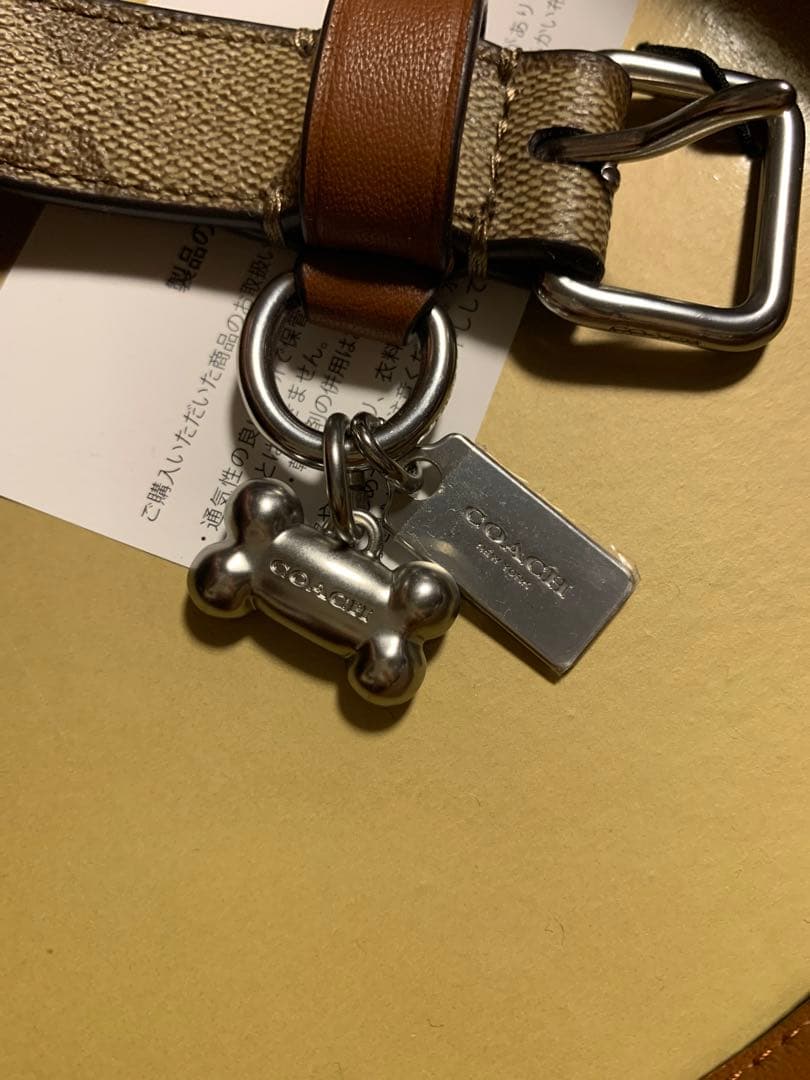 COACH レザー首輪 骨型チャーム付き