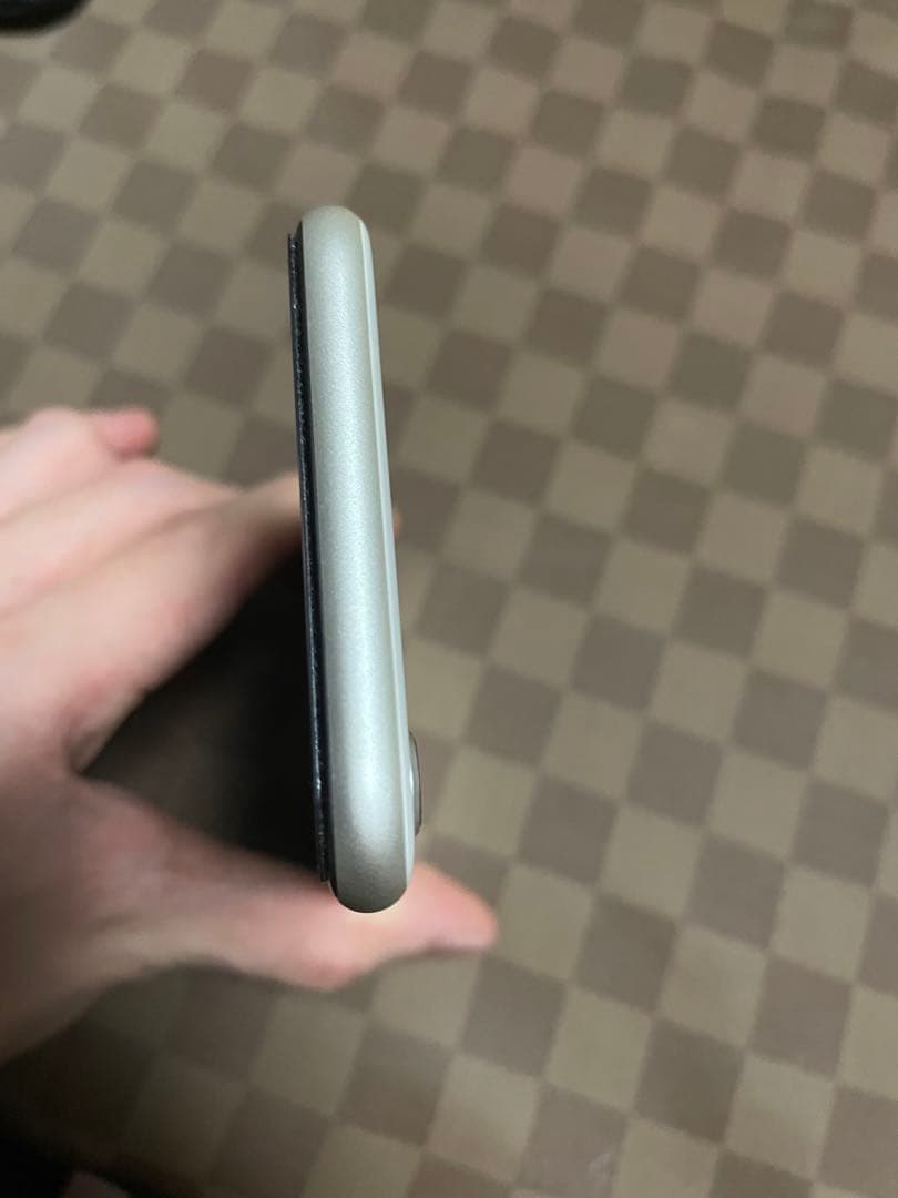 iPhone SE (第3世代) 128GBスターライト