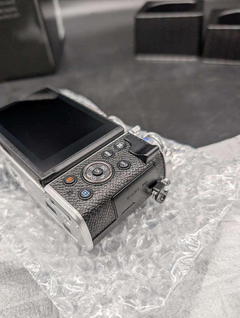 【新品同様】OM SYSTEM PEN E-P7 EZダブルズームキット