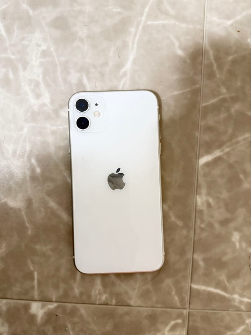 Apple iPhone11本体 ホワイト 64GB SIMフリー