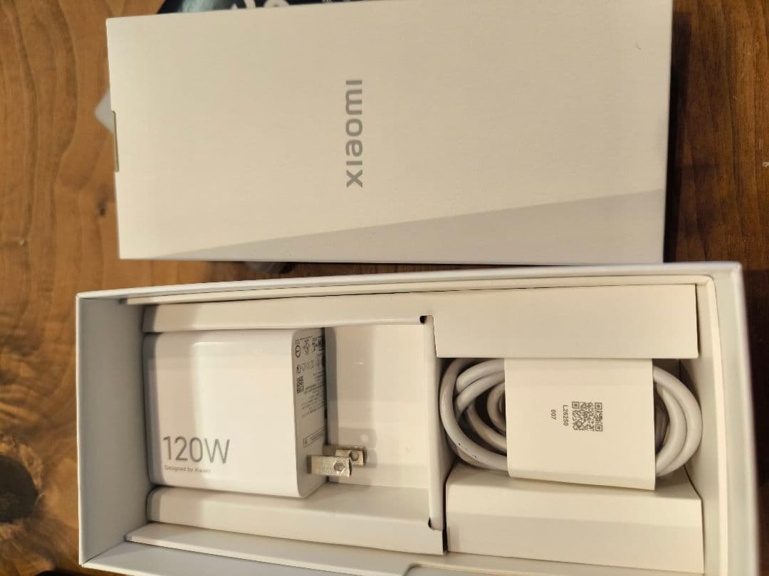 か*ん様 SIMフリー Xiaomi 13T Pro 本体 120W充電器付属