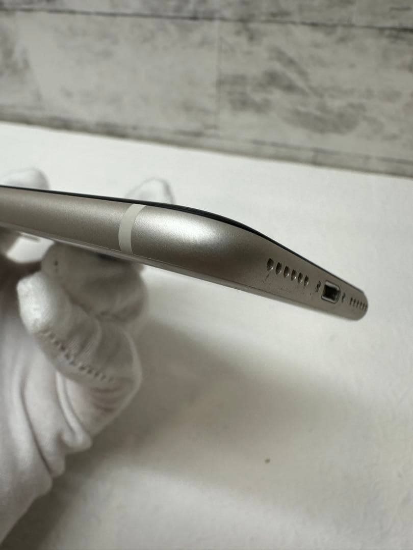 Apple iPhone SE (ホワイト) 64GB