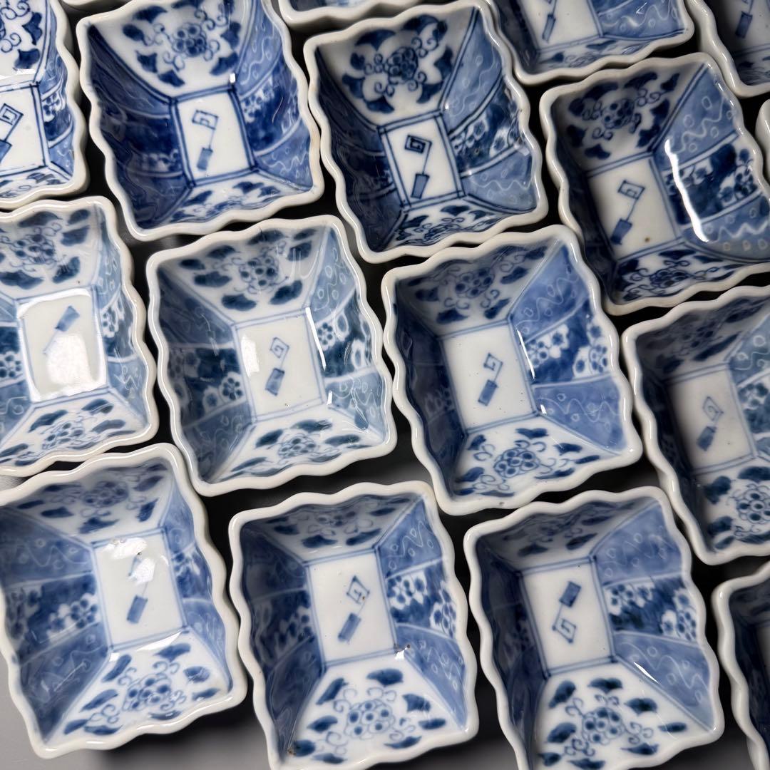 幕末期〜明治　古伊万里　染付菊花形角小皿　20客　醤油皿　器が素敵な料理屋