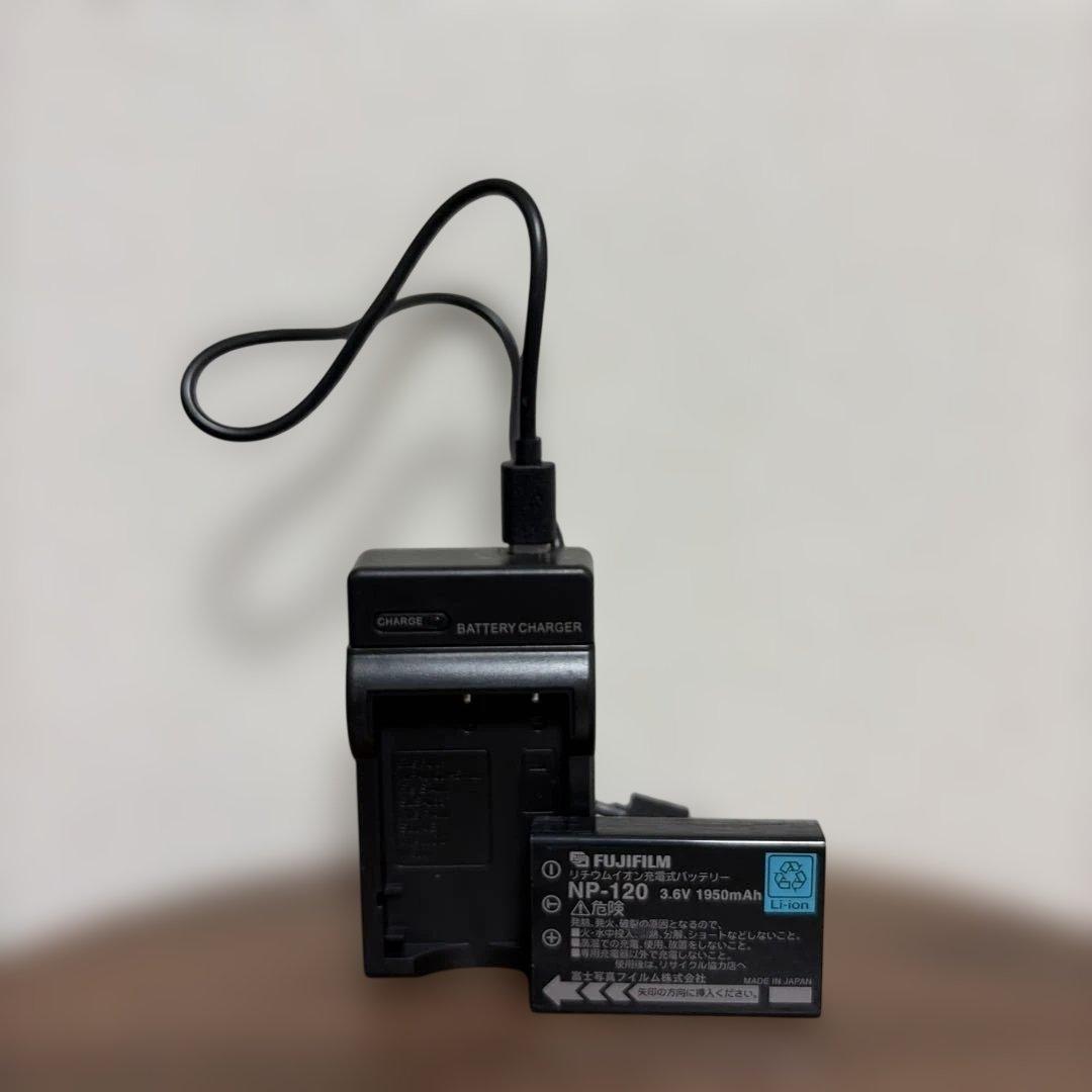 【オールドコンデジ】 FUJIFILM FinePix F10
