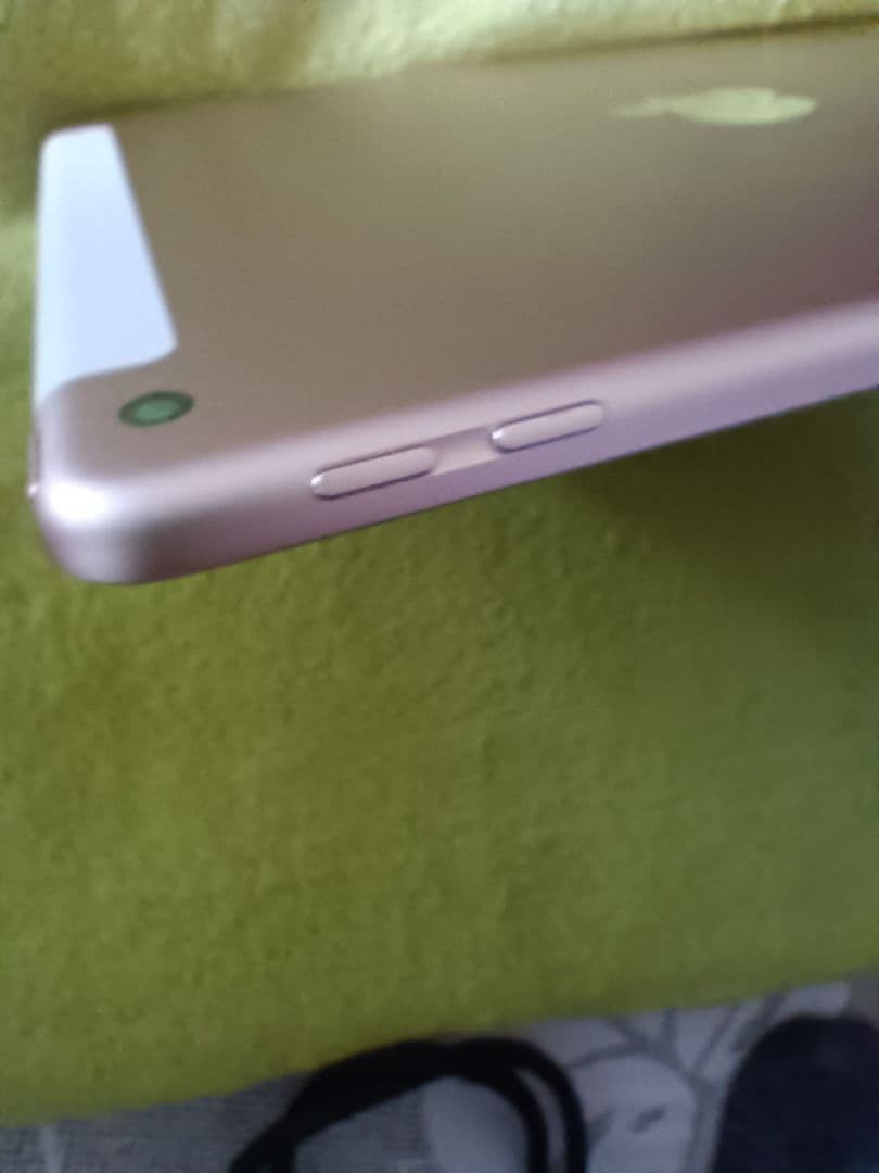 Apple iPad (第5世代) 32GB Wi−Fi+cellular