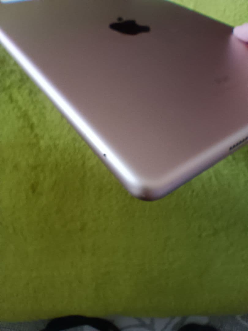 Apple iPad (第5世代) 32GB Wi−Fi+cellular