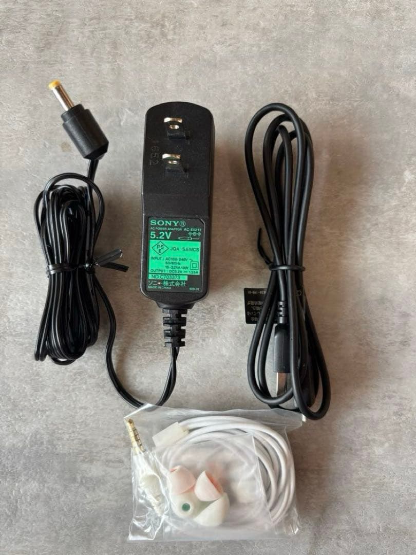 d*4様 【値下げ実施中】SONY ウォークマン rdp-nwt19 スヌーピー