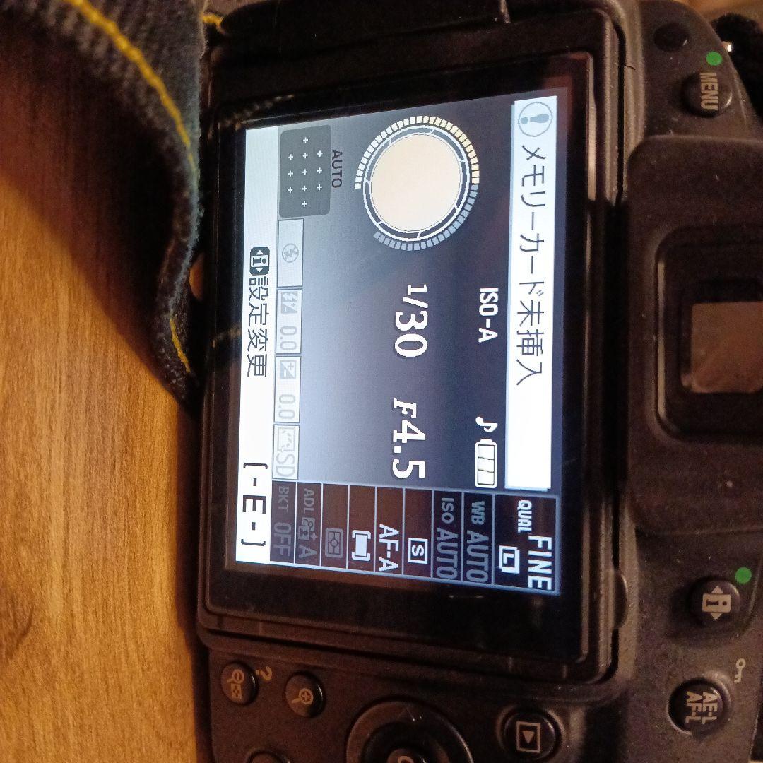 Nikon D5100 デジタル一眼レフカメラ ダブルズームキットストラップ付き