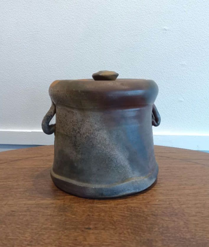 備前焼　蓋付き容器　焼き物　箱無し 陶芸