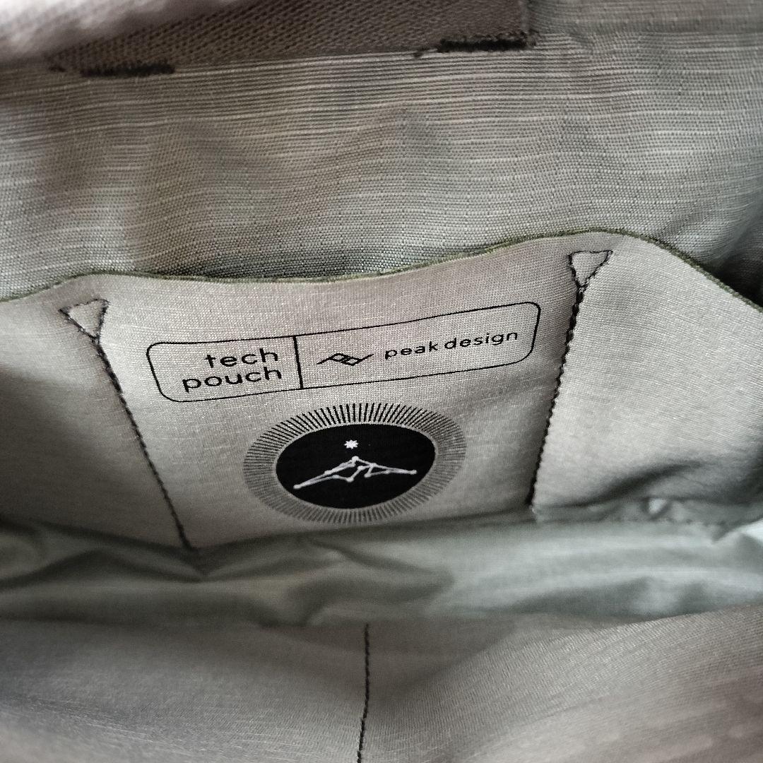 旅行かばん・小分けバッグ peak design TECH POUCH