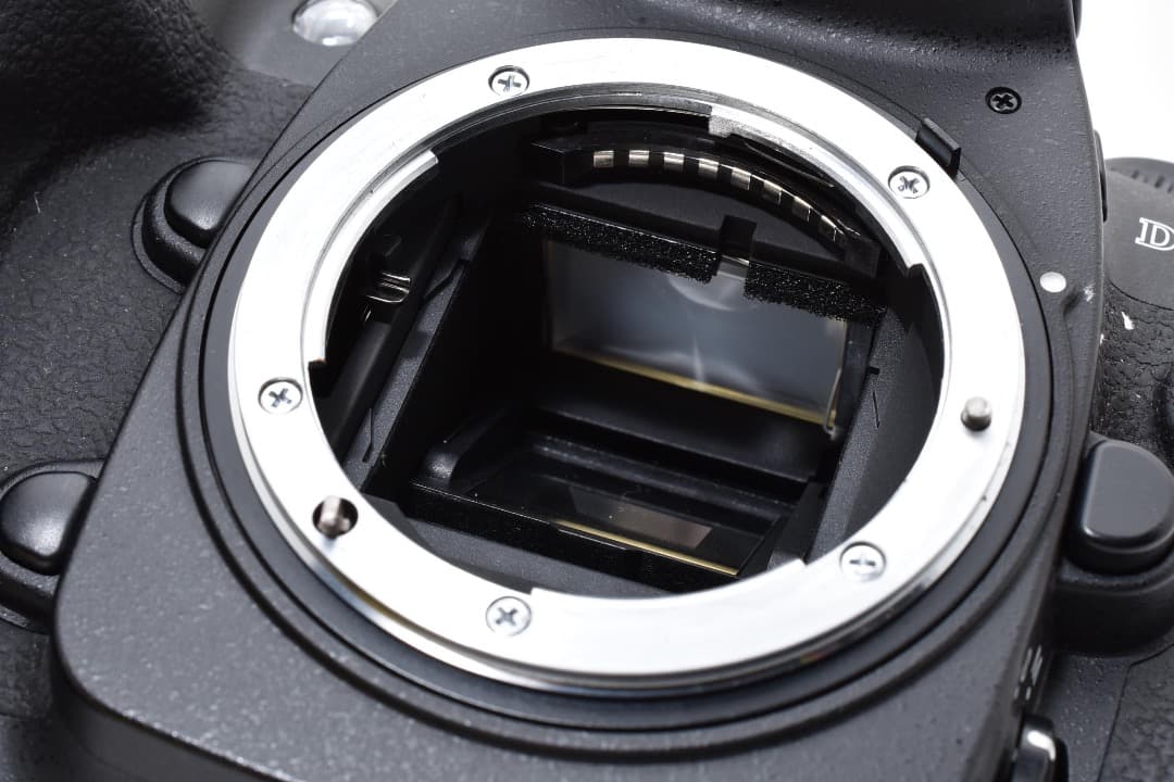 ショット数: 2675回　Nikon D200 ボディ 充電器付き★ #1255
