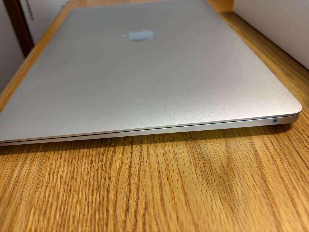 MacBook Air (M1, 2020) 13インチ（保護フィルム付き）