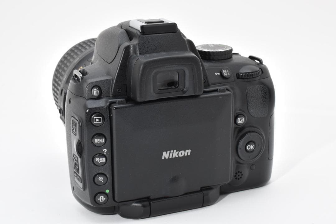 美品✨ショット数8847回!自撮OK＆スマホ転送セット★Nikon D5000