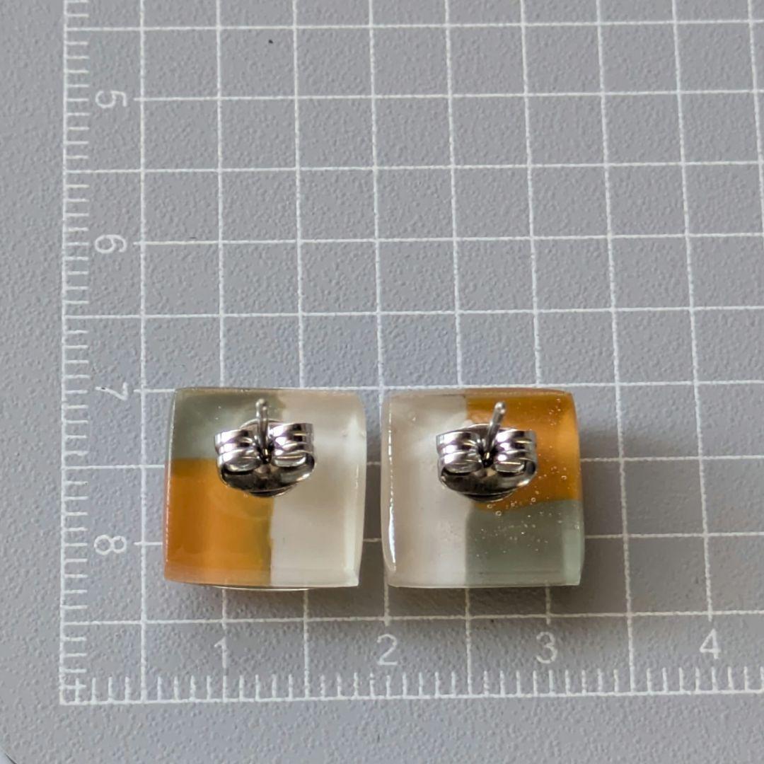No.830　レジンピアス　ハンドメイド【スクエア】モスグリーン　ゴールド