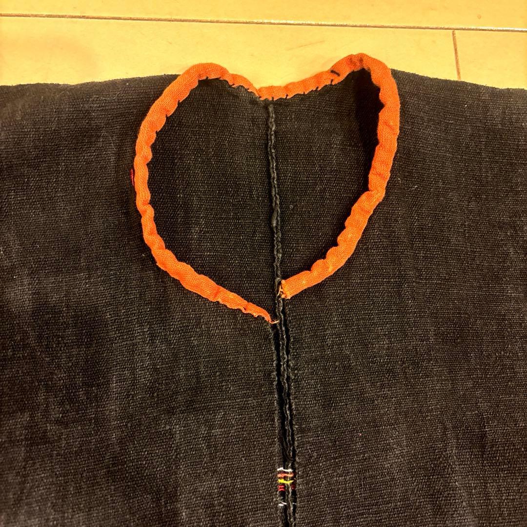 タイヴィンテージ　アカ族の手仕事による鮮やかな色彩の刺繍ジャケット　アップリケ