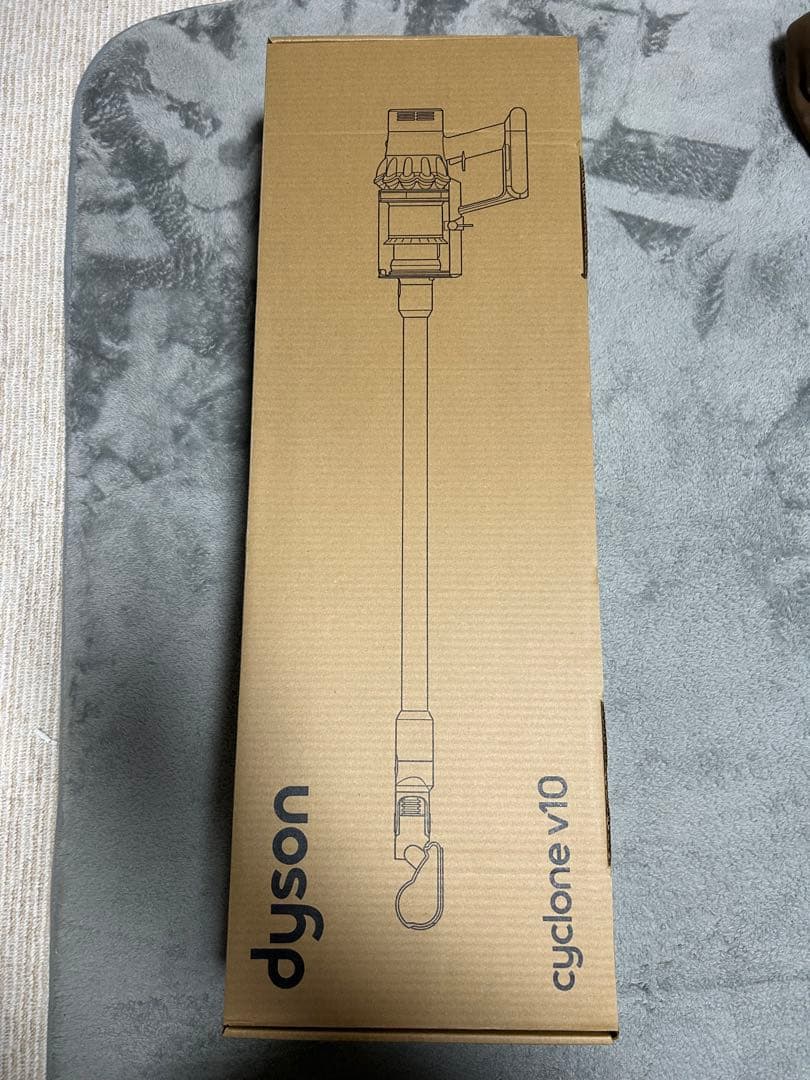 月に負けた犬　Dyson cyclone v10 fluffy 本体