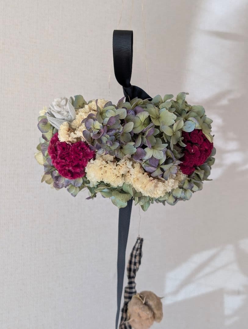 秋色紫陽花と鶏頭のフライングリース♡