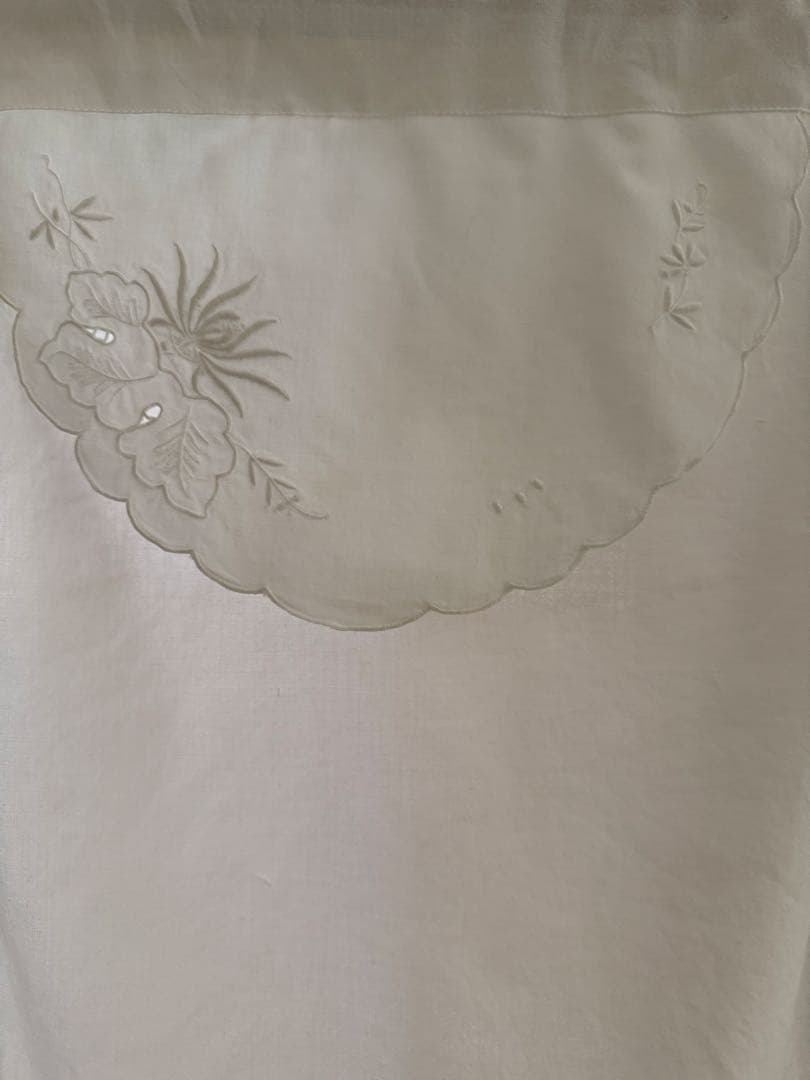 フランスアンティークஐ⋆*ホワイト花柄刺繍のカフェカーテン・ドイリー付き