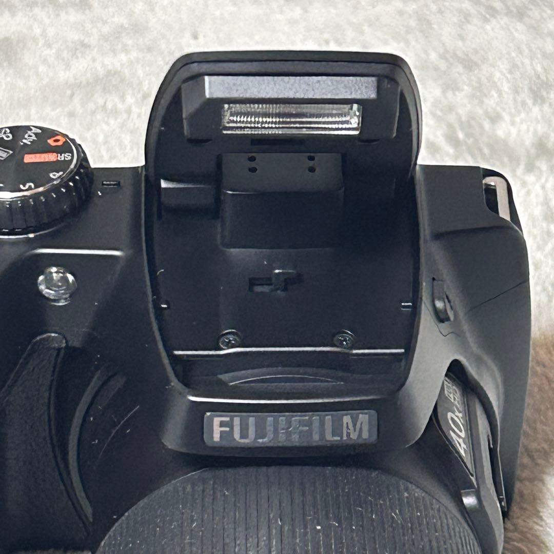 【動作品　付属品完備　美品】FUJIFILM FINEPIX S8200
