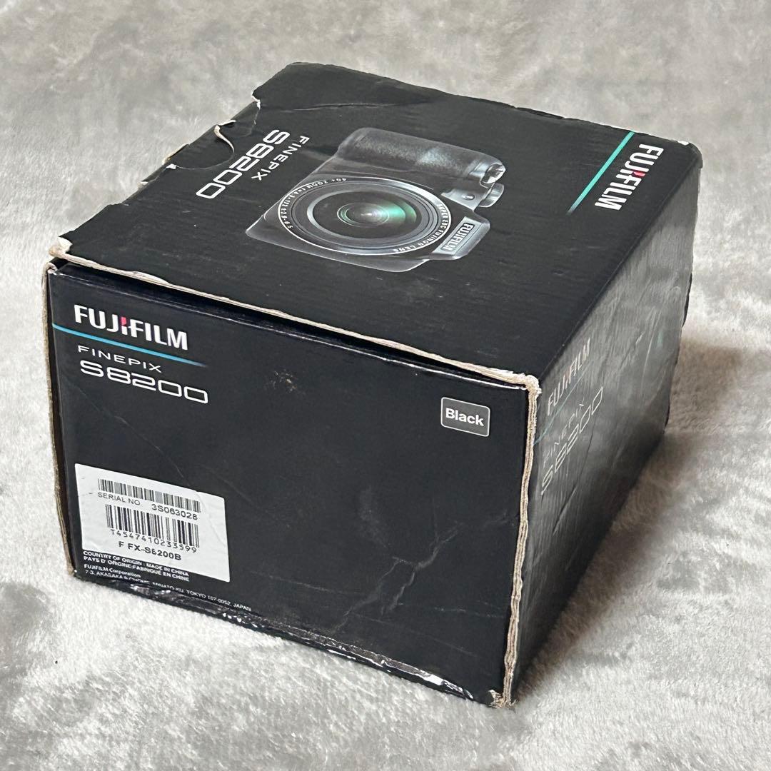 【動作品　付属品完備　美品】FUJIFILM FINEPIX S8200