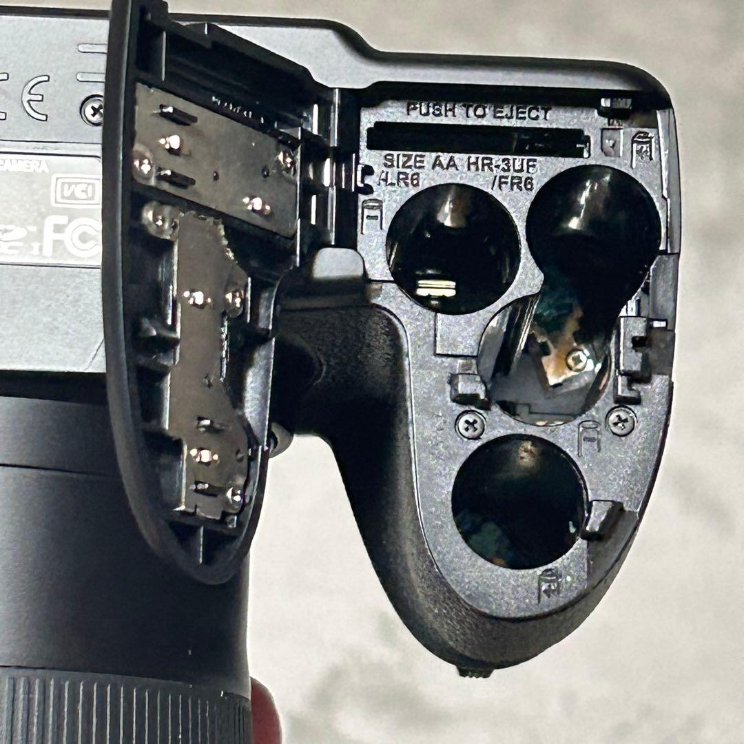 【動作品　付属品完備　美品】FUJIFILM FINEPIX S8200