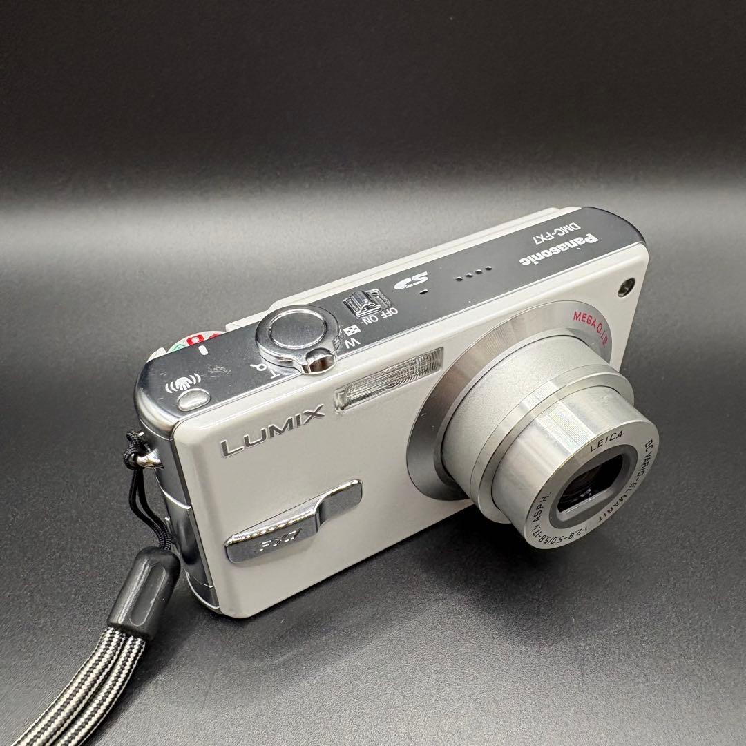 Panasonic Lumix FX7 極上品　本体とバッテリーチャージャー付