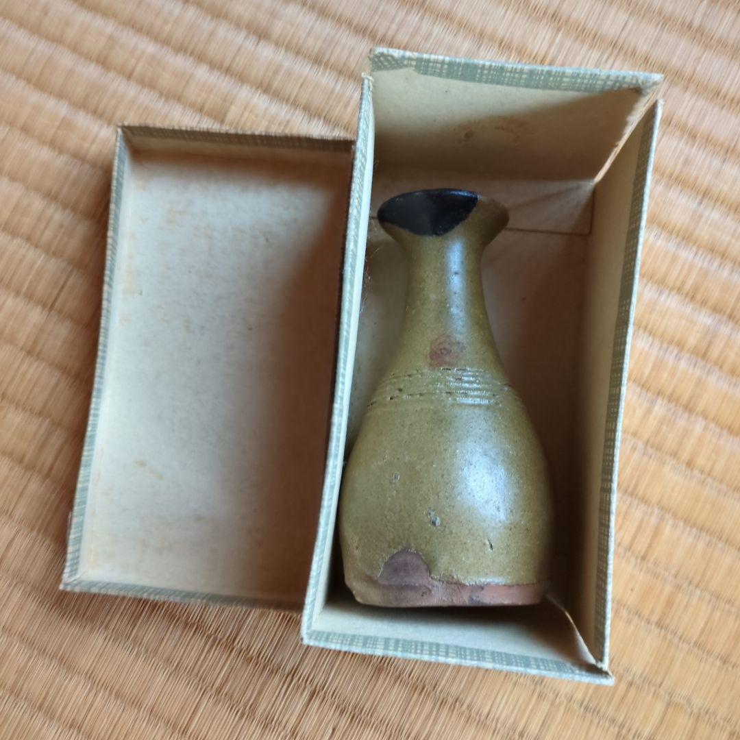 緑がかった茶色の陶器瓶　骨董品　古琉球　沖縄