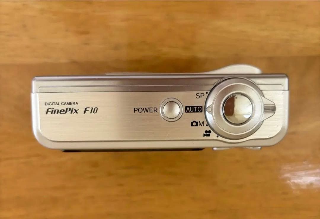 美品 動作確認済 FUJIFILM FinePix F10