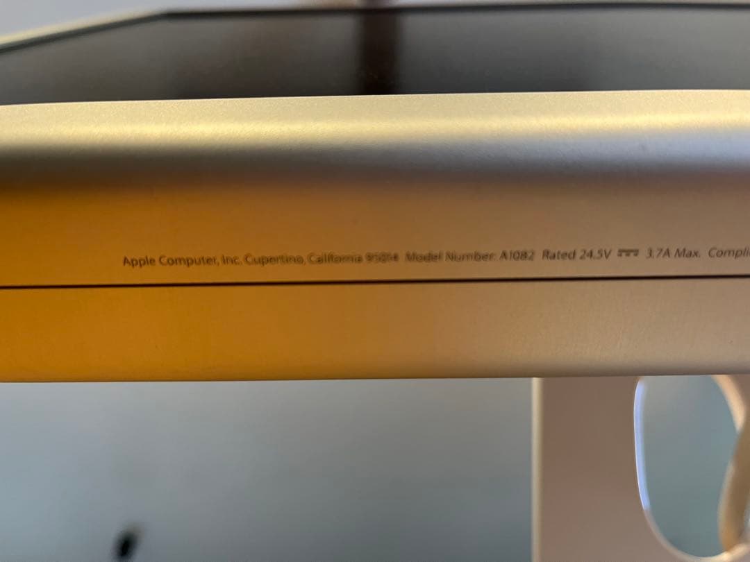 ディスプレイ・モニター本体 Apple cinema HD display A1082