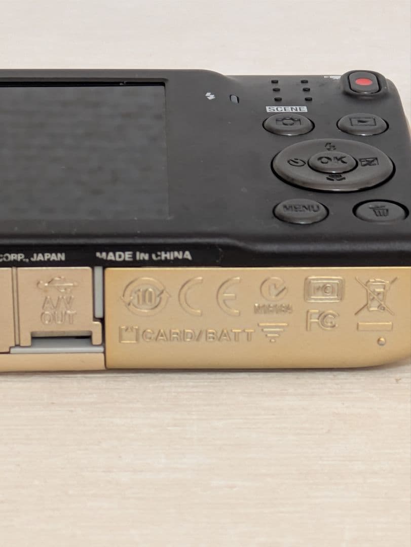 美品　Nikon　COOLPIX S3300　コンパクトデジタルカメラ　ゴールド