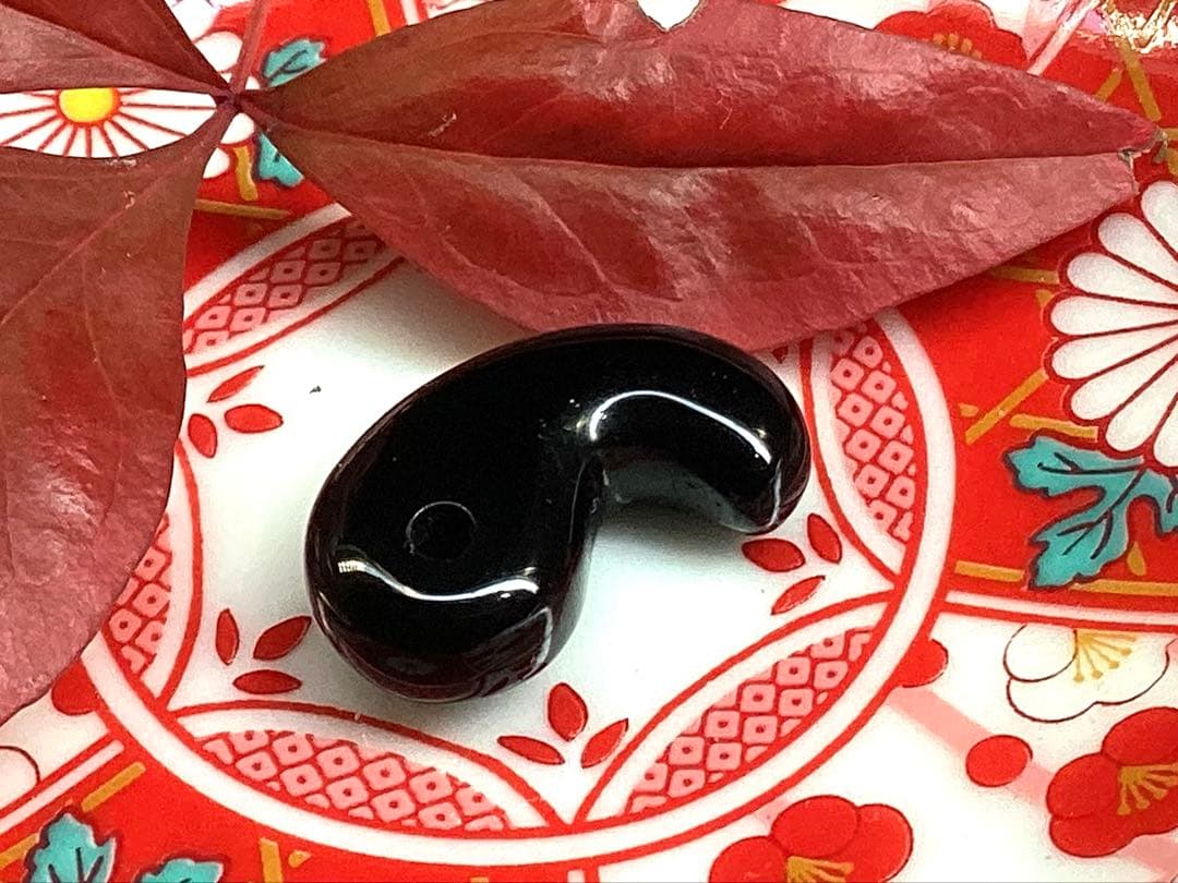 ✳黒平鉱山*モリオン水晶勾玉*希少高額になっています‼️ 本物保証品　業者様も‼️