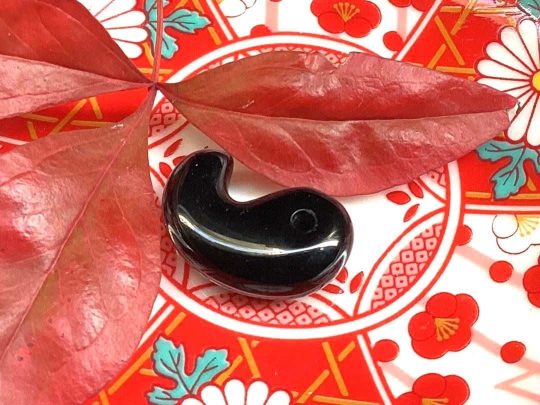 ✳黒平鉱山*モリオン水晶勾玉*希少高額になっています‼️ 本物保証品　業者様も‼️